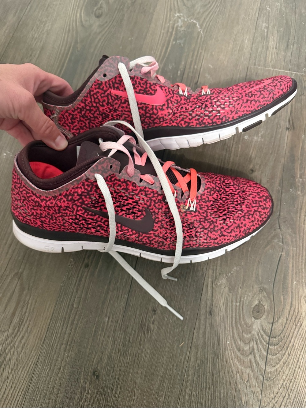 NIKE FREE RUNNING SHOE TR FIT 4 PRT RED/BLACK WOMEN.  Size 8